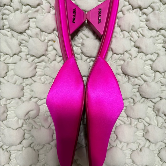 Prada - Picture 2 of 5